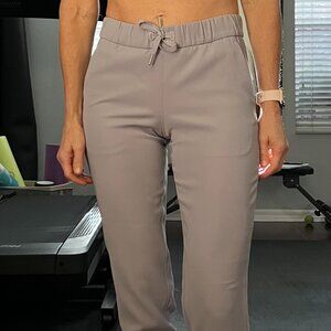 Lululemon On the Fly Jogger, Size 6, Silver Grey